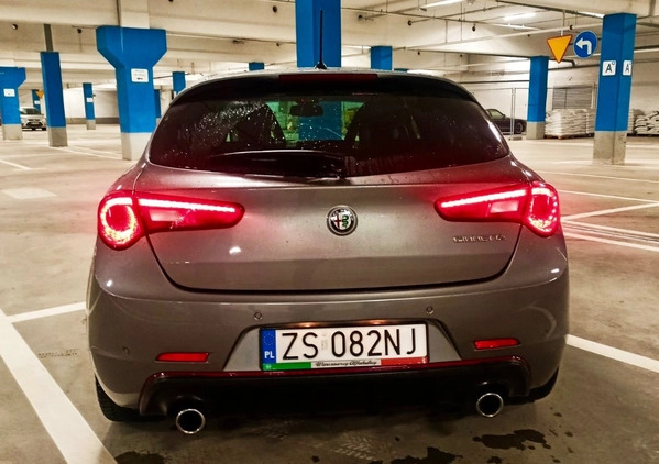 Alfa Romeo Giulietta cena 87000 przebieg: 53000, rok produkcji 2016 z Warszawa małe 121